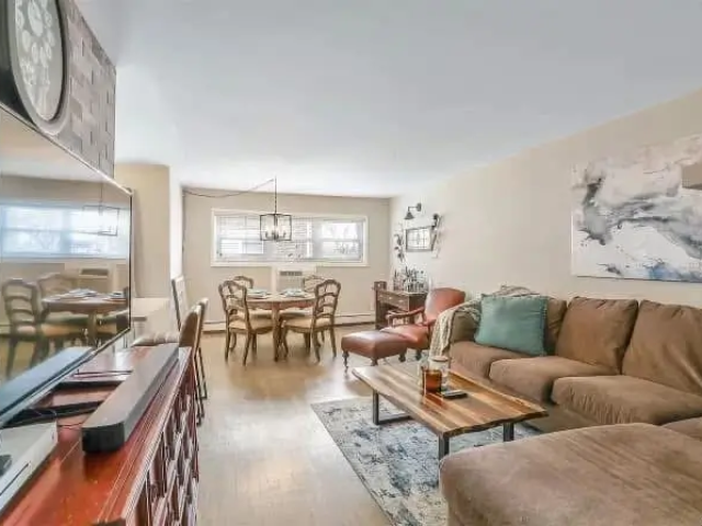 light-hardwood-flooring-Installation-gallery-05